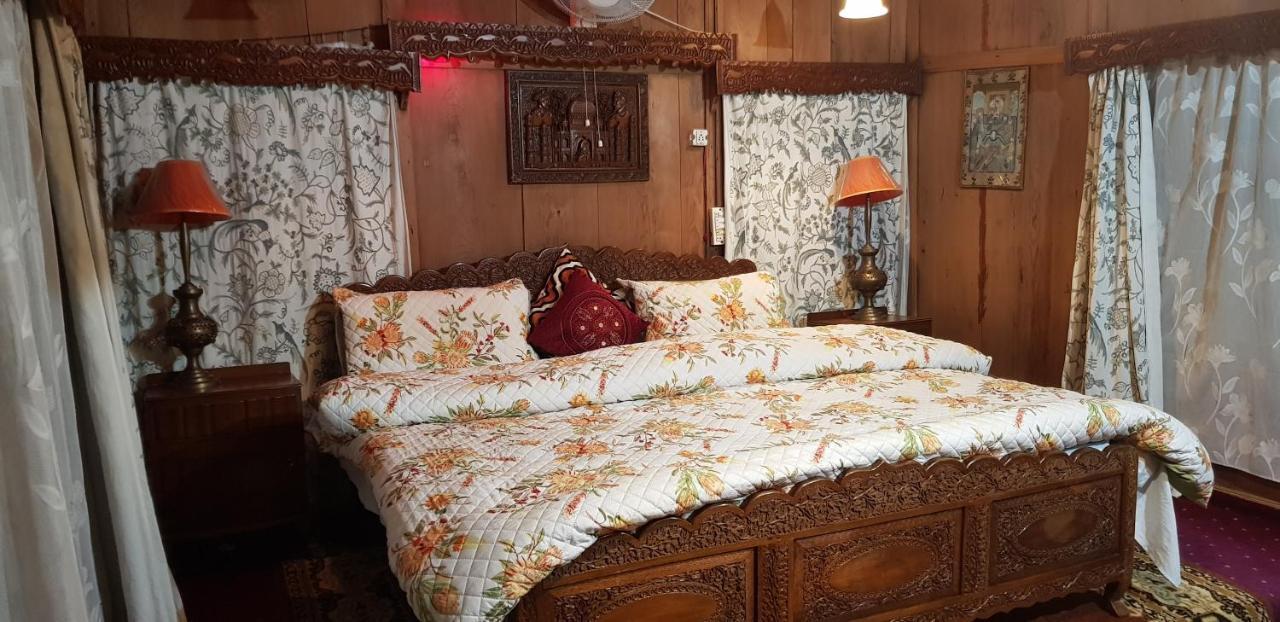 House Boat Hardy Palace Srinagar  Exterior photo