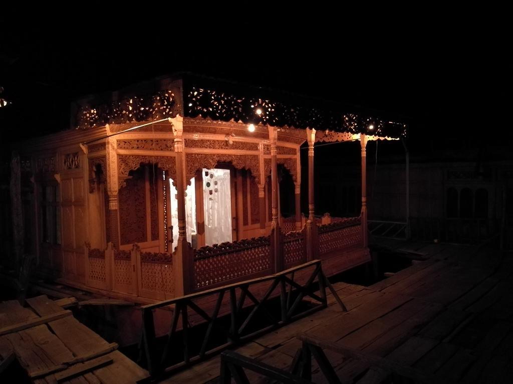 House Boat Hardy Palace Srinagar  Exterior photo