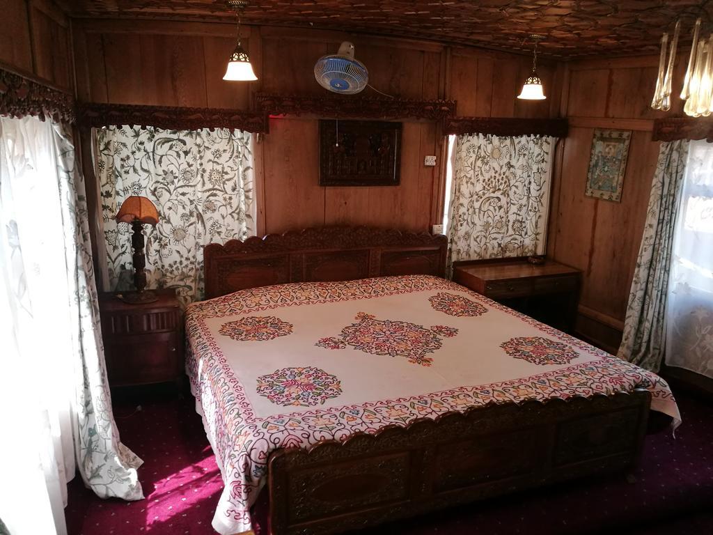 House Boat Hardy Palace Srinagar  Exterior photo