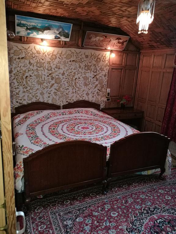 House Boat Hardy Palace Srinagar  Exterior photo