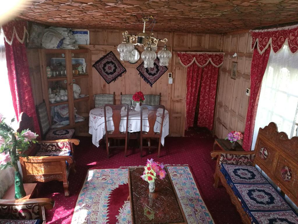 House Boat Hardy Palace Srinagar  Exterior photo