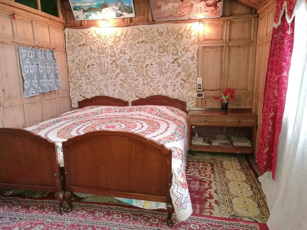 House Boat Hardy Palace Srinagar  Exterior photo
