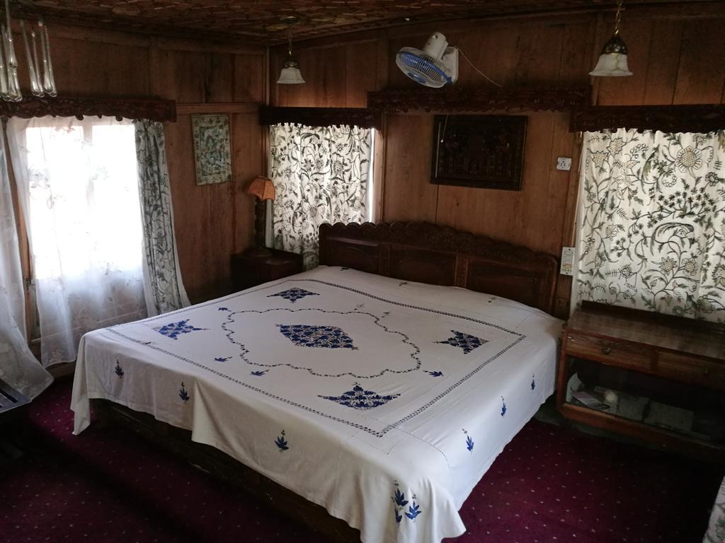 House Boat Hardy Palace Srinagar  Exterior photo