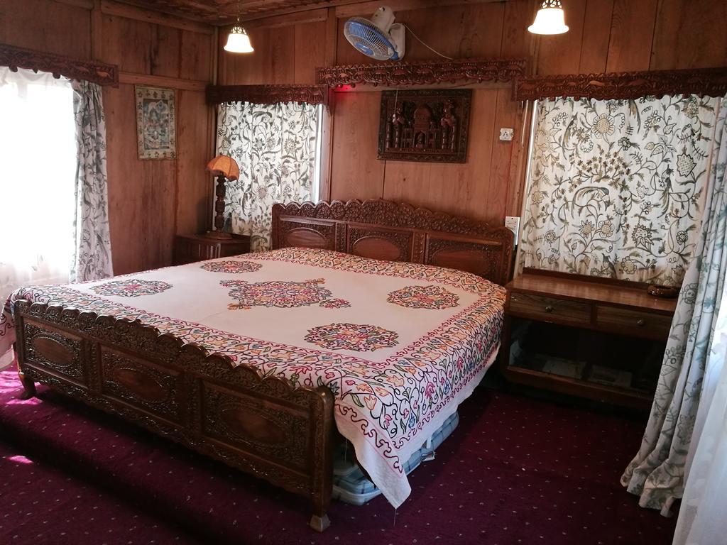 House Boat Hardy Palace Srinagar  Exterior photo